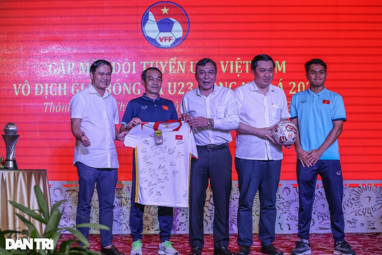 U23 Việt Nam được thưởng gần 4 tỷ đồng sau khi về nước - 2 U23 Việt Nam được thưởng gần 4 tỷ đồng sau khi về nước - 2