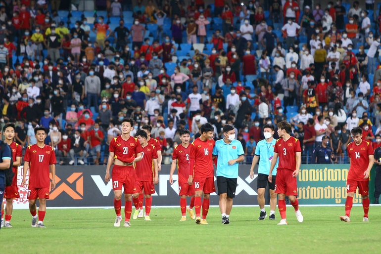 Nửa đội tuyển U23 Việt Nam ở lại Campuchia để điều trị Covid-19 - 1 Nửa đội tuyển U23 Việt Nam ở lại Campuchia để điều trị Covid-19 - 1