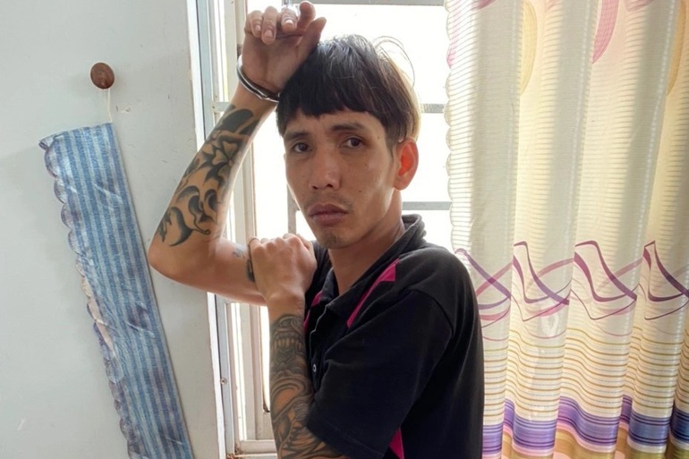 Nữ sinh tung chưởng hạ gục hai tên cướp điện thoại trên đường - 3 Nữ sinh tung chưởng hạ gục hai tên cướp điện thoại trên đường - 3