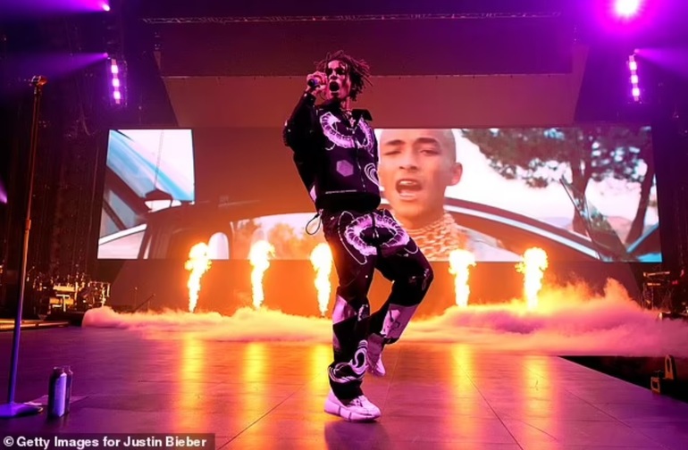 Từ ăn chay tới mức da bọc xương, Jaden Smith chuyển sang khoe cơ bắp - 3 Từ ăn chay tới mức da bọc xương, Jaden Smith chuyển sang khoe cơ bắp - 3