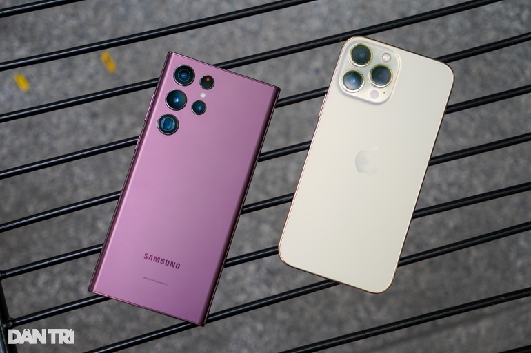 Samsung Galaxy S22 Ultra đối đầu iPhone 13 Pro Max - 1 Samsung Galaxy S22 Ultra đối đầu iPhone 13 Pro Max - 1