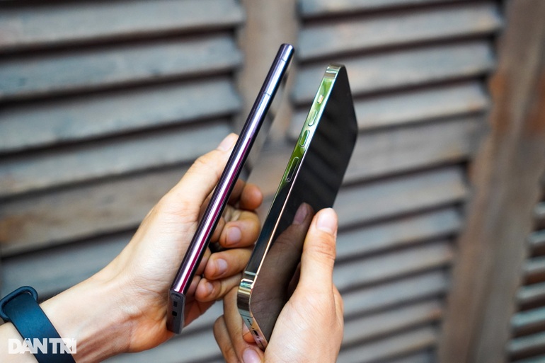 Samsung Galaxy S22 Ultra đối đầu iPhone 13 Pro Max - 2 Samsung Galaxy S22 Ultra đối đầu iPhone 13 Pro Max - 2