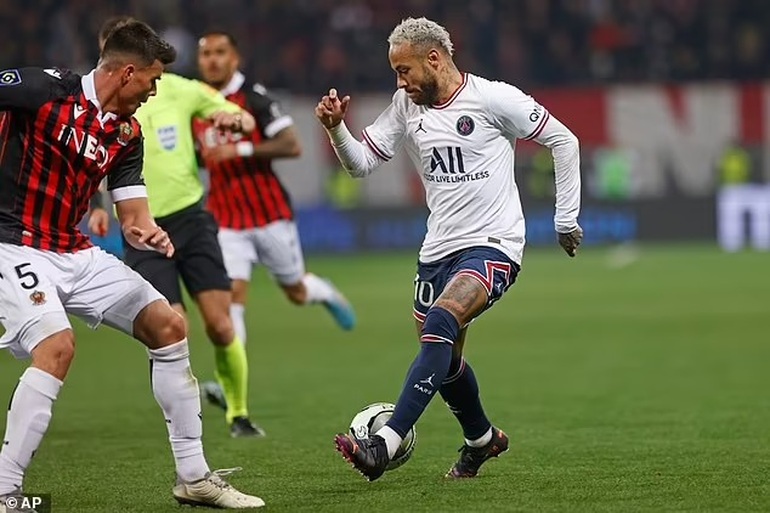 Messi và Neymar mờ nhạt, PSG lần thứ ba ôm hận trước Nice - 1