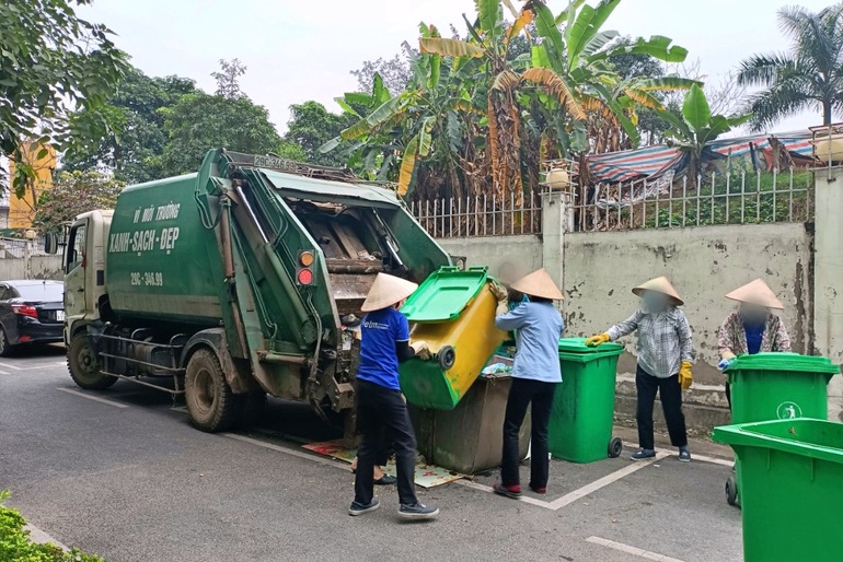 F0 Hà Nội bùng nổ, nhiều nơi vỡ trận xử lý rác thải y tế - 1