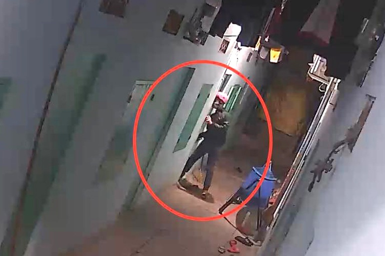 Đi ngủ quên chốt cửa, tài sản tích góp suốt 10 năm bị trộm sạch - 1 Đi ngủ quên chốt cửa, tài sản tích góp suốt 10 năm bị trộm sạch - 1