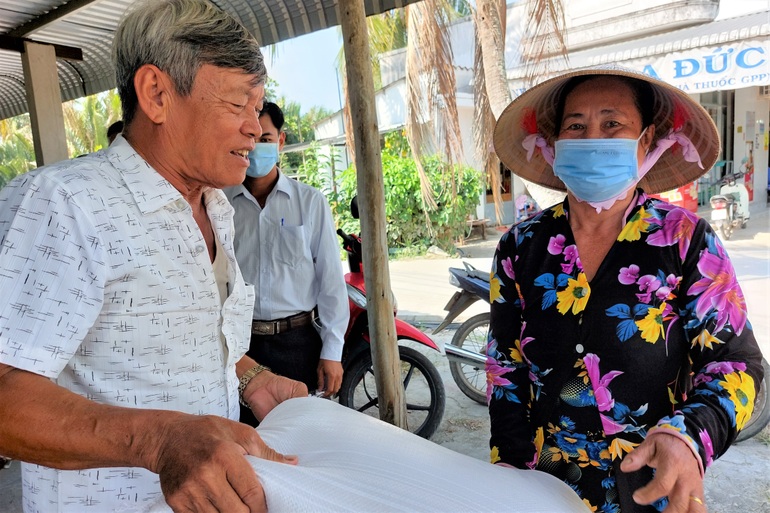 Chuyện trả nợ ân tình của cựu binh muốn bán đất mở quán cơm từ thiện - 3 Chuyện trả nợ ân tình của cựu binh muốn bán đất mở quán cơm từ thiện - 3