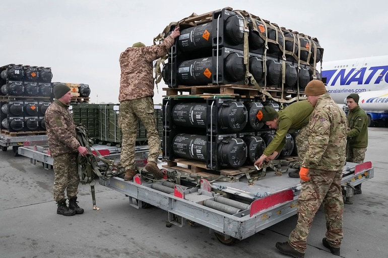 Cách Mỹ giúp đỡ Ukraine dù không gửi quân, máy bay chiến đấu - 2