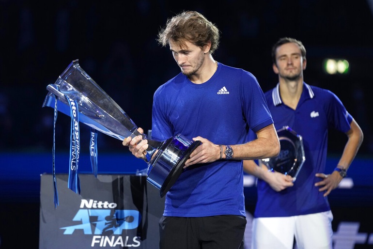 Zverev, Medvedev phải học hỏi Djokovic về cách chịu áp lực - 1