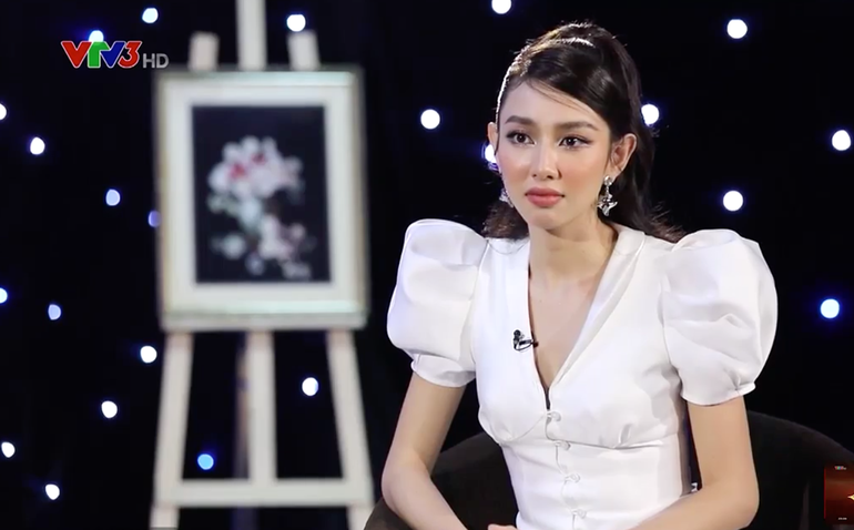 Hoa hậu Thùy Tiên nói gì khi bị chê mặc đồ không hợp thuần phong mỹ tục?