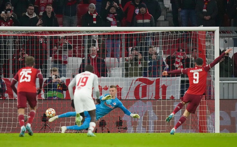 Lewandowski lập hat-trick, Bayern Munich vào tứ kết bằng chiến thắng 8-2 - 1 Lewandowski lập hat-trick, Bayern Munich vào tứ kết bằng chiến thắng 8-2 - 1
