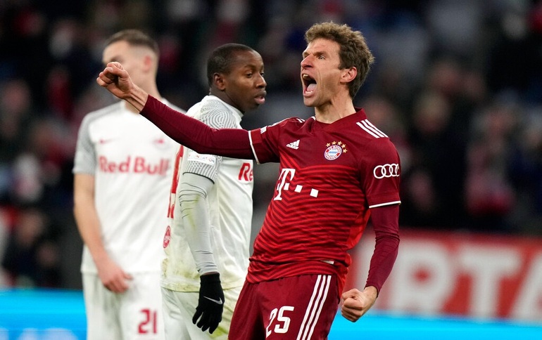 Lewandowski lập hat-trick, Bayern Munich vào tứ kết bằng chiến thắng 8-2 - 5