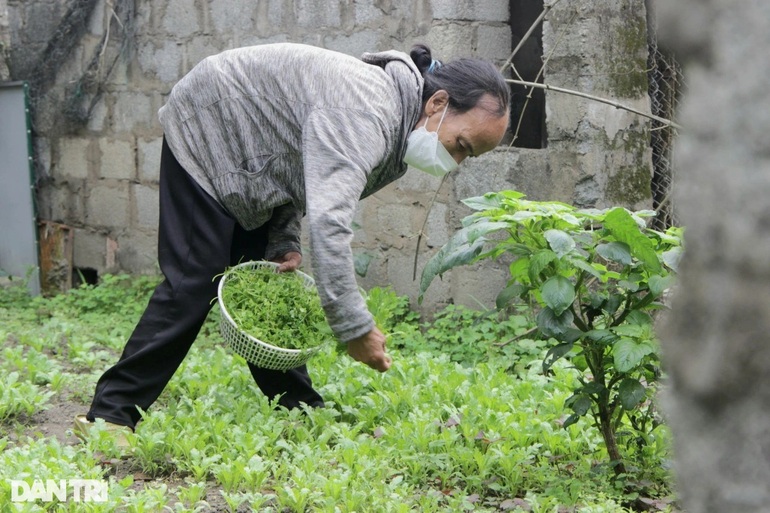 Thương người vợ còm cõi nuôi chồng và con bại não, bữa cơm nào cũng khóc - 4