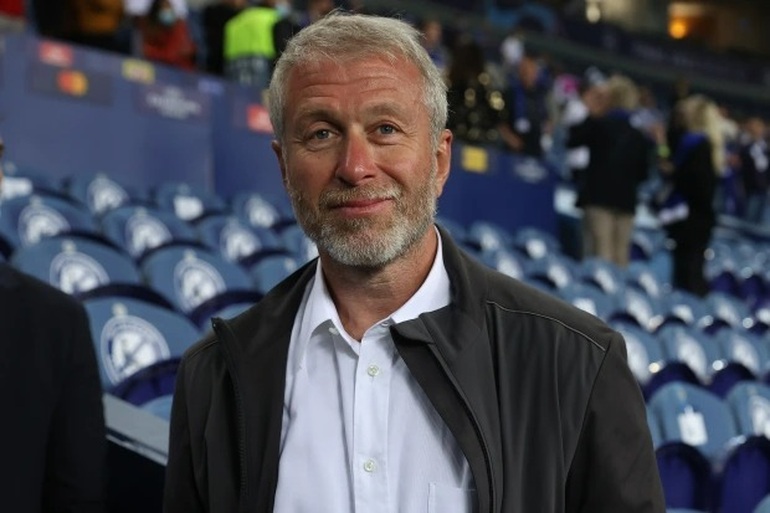 Chelsea vẫn có thể được bán sau lệnh trừng phạt với tỷ phú Abramovich - 1