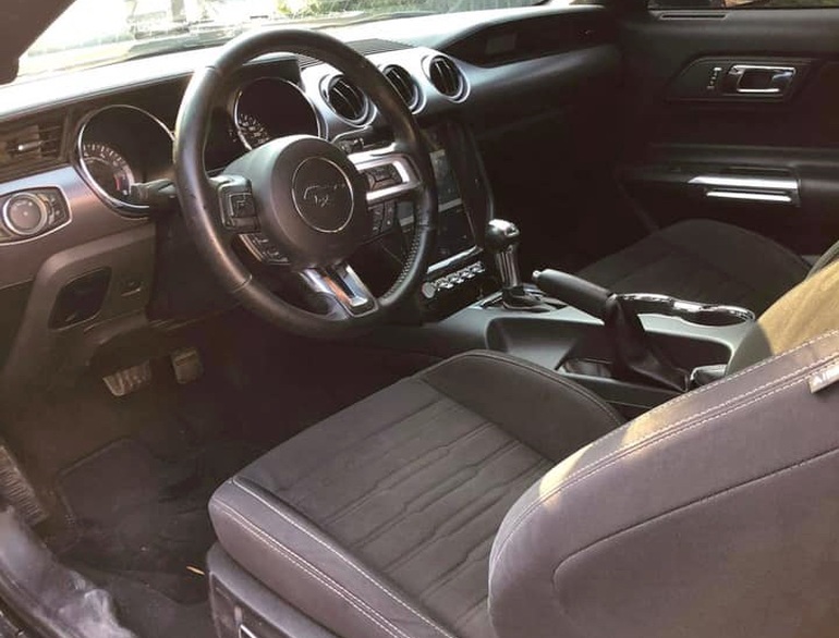 Ford Mustang GT rao bán 800 triệu, người mua trả hẳn 900 triệu đồng - 3 Ford Mustang GT rao bán 800 triệu, người mua trả hẳn 900 triệu đồng - 3