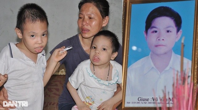 16 năm ròng rã lên viện, mẹ nghèo khóc cạn nước mắt thương hai con bại não - 3 16 năm ròng rã lên viện, mẹ nghèo khóc cạn nước mắt thương hai con bại não - 3