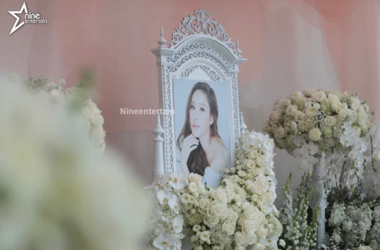 Tang lễ của Tangmo Nida: Bốn người bạn cùng thuyền tới dự - 2 Tang lễ của Tangmo Nida: Bốn người bạn cùng thuyền tới dự - 2