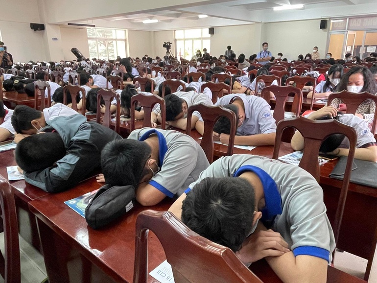 Có trẻ đến khám tâm lý, đã sẵn dây thừng... để chết (!) - 2 Có trẻ đến khám tâm lý, đã sẵn dây thừng... để chết (!) - 2