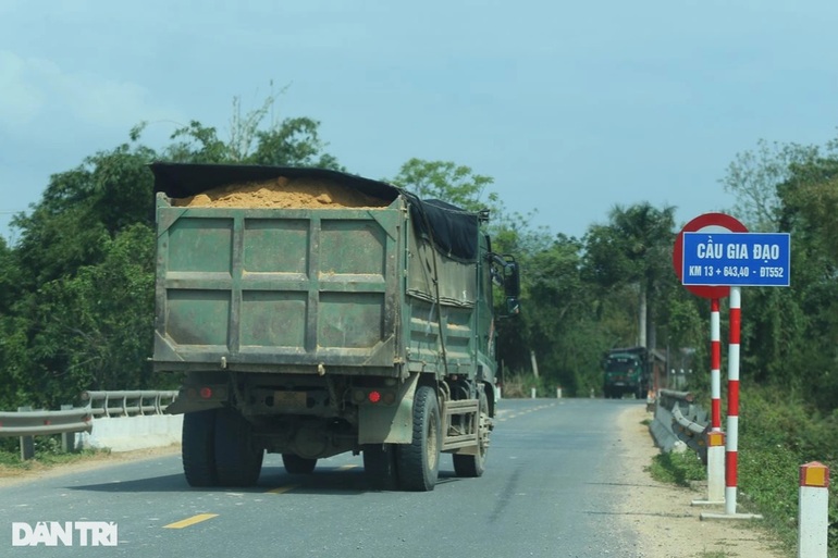 Hung thần xa lộ dàn hàng ngang trên đường - 4 Hung thần xa lộ dàn hàng ngang trên đường - 4