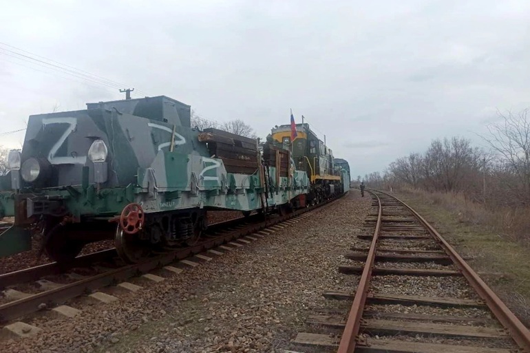 Ukraine tuyên bố phá hủy đoàn tàu bọc thép của Nga - 1