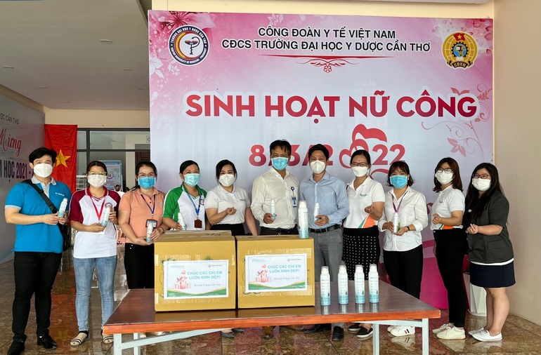 Intershop viết tiếp hành trình 8/3: Tặng hơn 700 phần quà yêu thương phái nữ - 2 Intershop viết tiếp hành trình 8/3: Tặng hơn 700 phần quà yêu thương phái nữ - 2