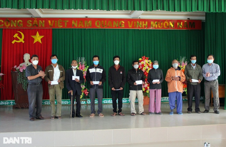 Bạn đọc tiếp tục hỗ trợ hơn 100 triệu đồng đến người dân vùng lũ Phú Yên - 1 Bạn đọc tiếp tục hỗ trợ hơn 100 triệu đồng đến người dân vùng lũ Phú Yên - 1