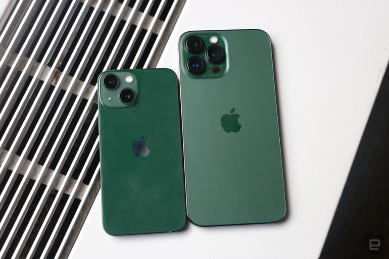 Cận cảnh iPhone 13 phiên bản màu Alpine Green - 7