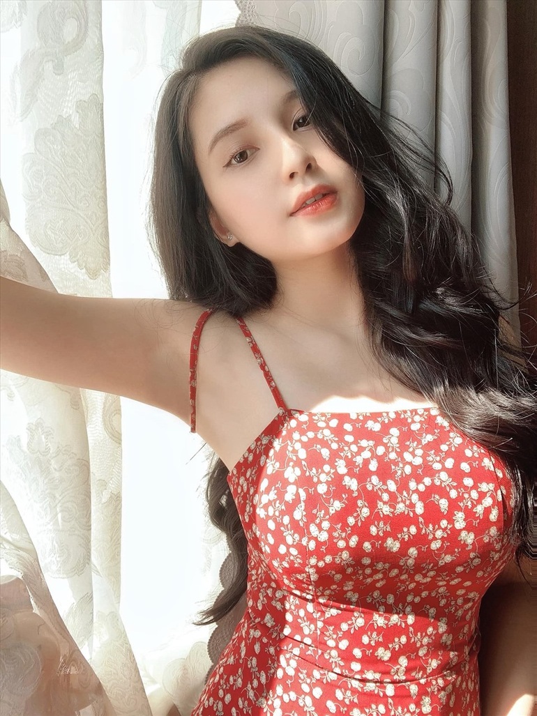 Sau mối tình với ca sĩ nổi tiếng, hot girl vất vả làm mẹ đơn thân - 4 Sau mối tình với ca sĩ nổi tiếng, hot girl vất vả làm mẹ đơn thân - 4