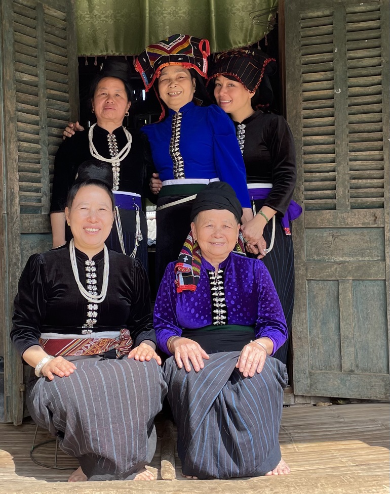 Bông Mai gặp tình huống nguy hiểm trong hành trình 99 ngày xuyên Việt - 3 Bông Mai gặp tình huống nguy hiểm trong hành trình 99 ngày xuyên Việt - 3