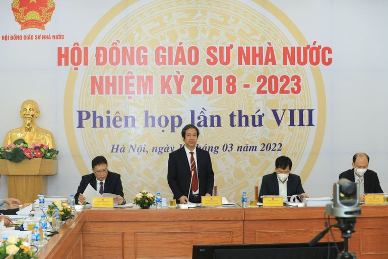 Tân Giáo sư trẻ nhất Việt Nam năm 2021 là Phùng Văn Đồng 41 tuổi - 2