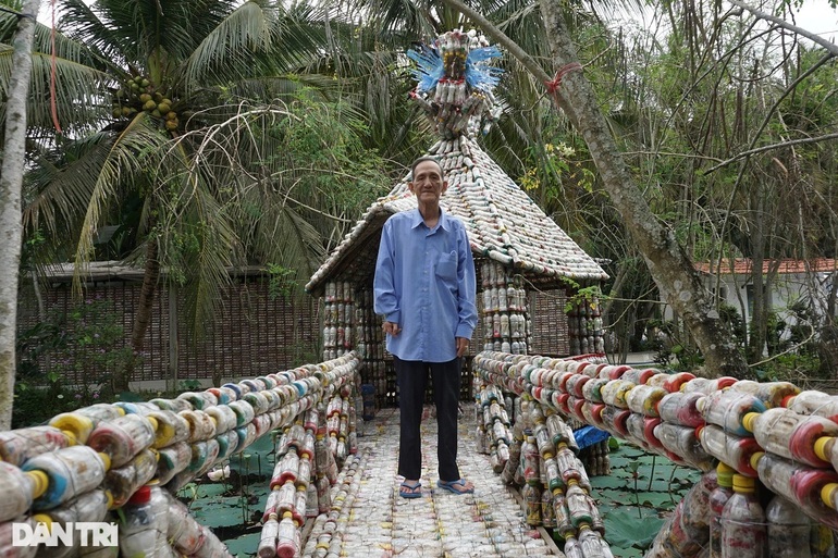 Dị nhân nhặt hàng vạn chai nhựa về xây nhà độc nhất miền Tây - 1