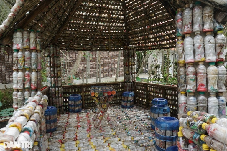 Dị nhân nhặt hàng vạn chai nhựa về xây nhà độc nhất miền Tây - 5