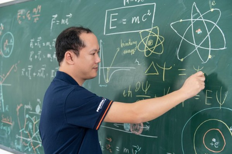 Giáo sư trẻ nhất Việt Nam năm 2021: Hạnh phúc là giải được bài toán khó - 3