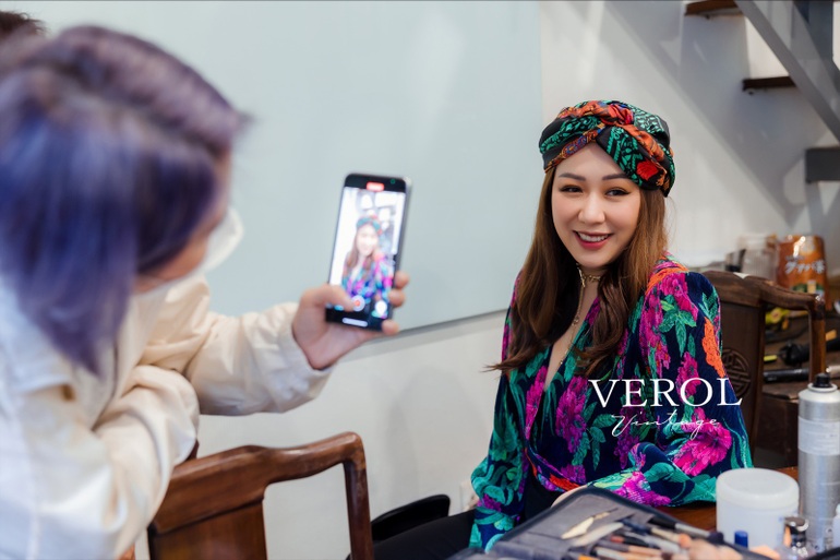 Hoa hậu Ngô Phương Lan rạng rỡ với phong cách vintage - 6 Hoa hậu Ngô Phương Lan rạng rỡ với phong cách vintage - 6