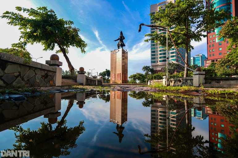 TPHCM: Lư hương Đức thánh Trần về lại vị trí cũ sau hơn 1.000 ngày - 2 TPHCM: Lư hương Đức thánh Trần về lại vị trí cũ sau hơn 1.000 ngày - 2