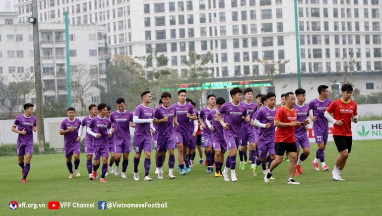 Quang Hải mệt mỏi trong buổi tập đầu tiên cùng đội tuyển Việt Nam - 3
