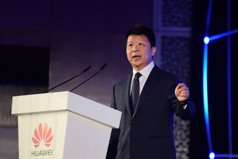 Ông Guo Ping, Chủ tịch luân phiên Huawei, khẳng định công ty sẽ không rút lui khỏi thị trường quốc tế (Ảnh: ZDNet).