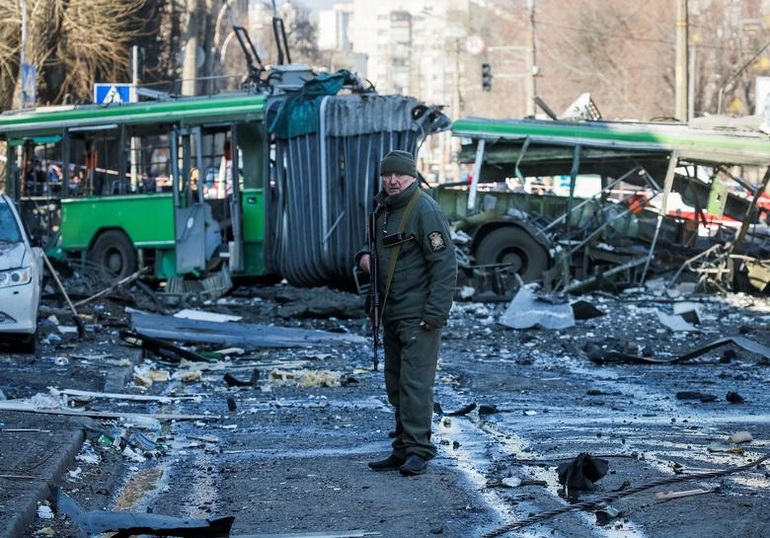 Khói lửa bom đạn bủa vây Ukraine sau 3 tuần chiến sự - 14
