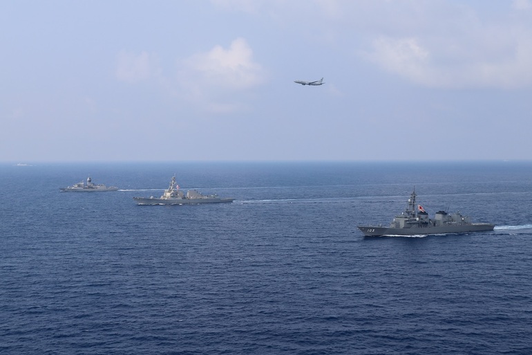 Chiến hạm Mỹ, Nhật, Australia tập trận tại Biển Đông - 2
