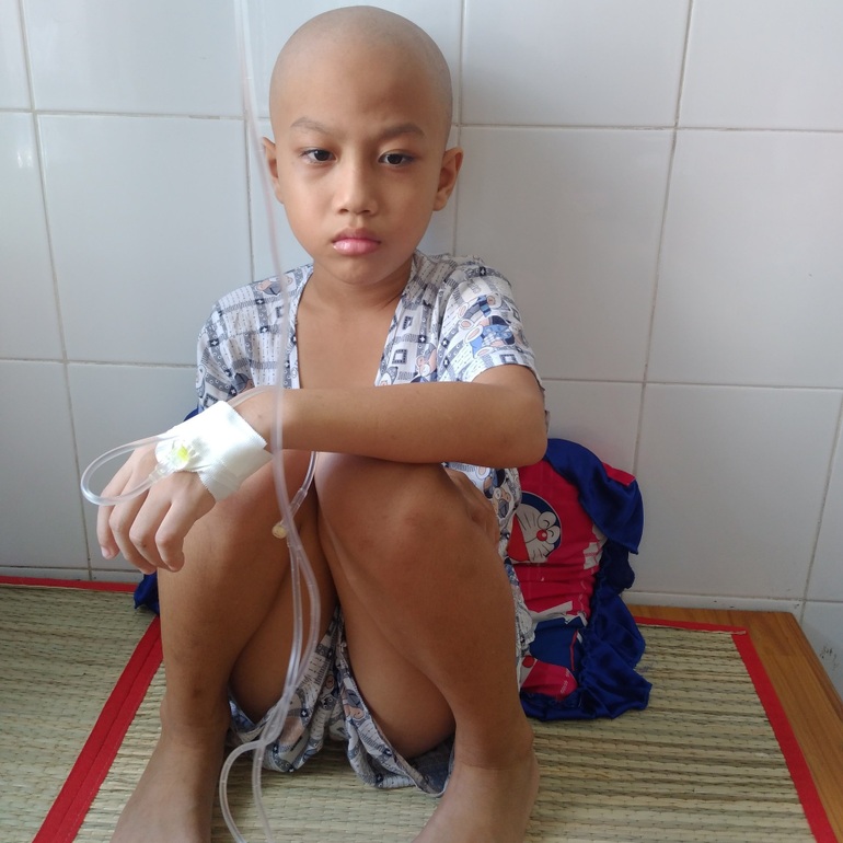Ký ức hãi hùng của người mẹ nghèo và lời cầu xin cứu con trai u não - 2 Ký ức hãi hùng của người mẹ nghèo và lời cầu xin cứu con trai u não - 2