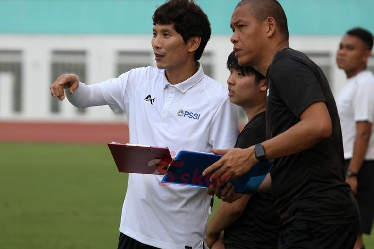 Người thay thế HLV Park Hang Seo chính thức ra mắt ở U23 Việt Nam - 1