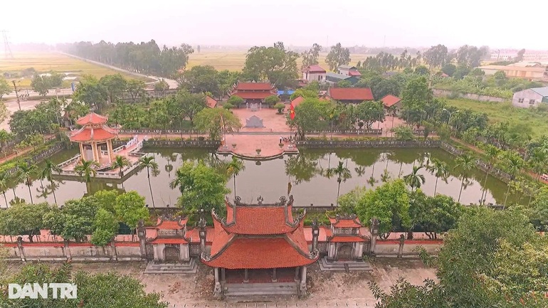 Ly kỳ chuyện tấm bia hơn 300 năm khắc lời di nguyện của vị Thánh thuốc Nam - 1 Ly kỳ chuyện tấm bia hơn 300 năm khắc lời di nguyện của vị Thánh thuốc Nam - 1