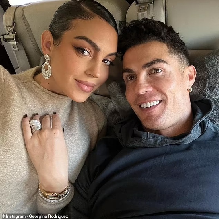 Bạn gái gọi Ronaldo là người cha tuyệt vời nhất thế giới - 8