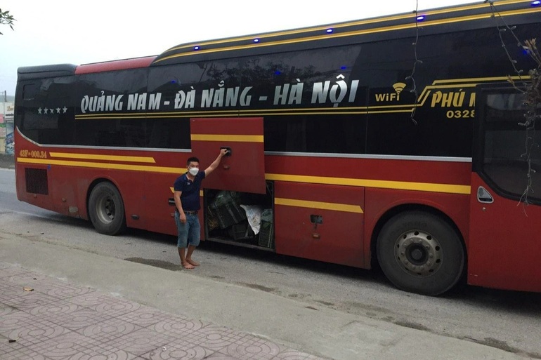 Phát hiện số lượng lớn động vật hoang dã đi xe khách
