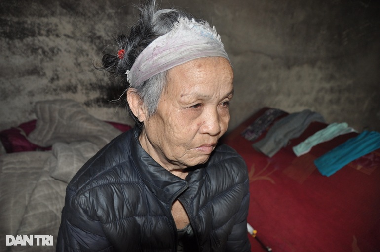 Xót thương bà lão cô độc, đói khát trong căn nhà rách nát - 1 Xót thương bà lão cô độc, đói khát trong căn nhà rách nát - 1