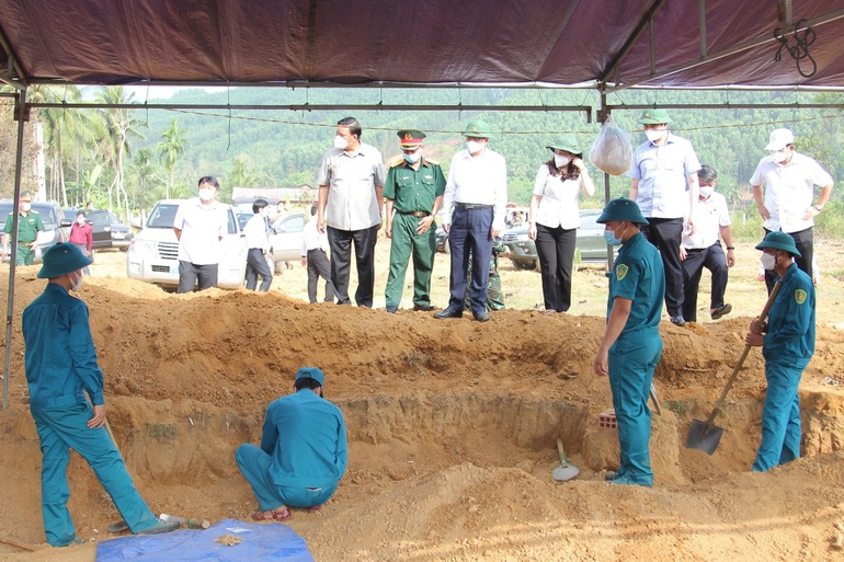 Khai quật, quy tập nhiều hài cốt liệt sĩ tại hố chôn tập thể - 2 Khai quật, quy tập nhiều hài cốt liệt sĩ tại hố chôn tập thể - 2