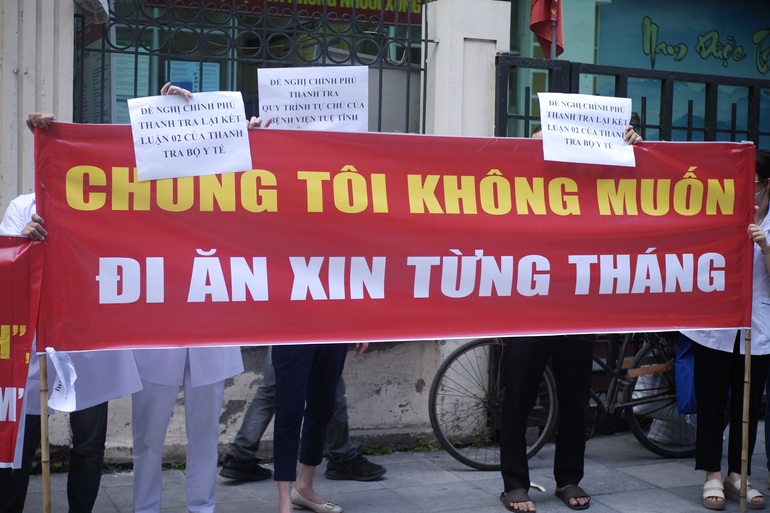 Being paid salary debt, why do employees of Tue Tinh Hospital still want to take to the streets?  - 2