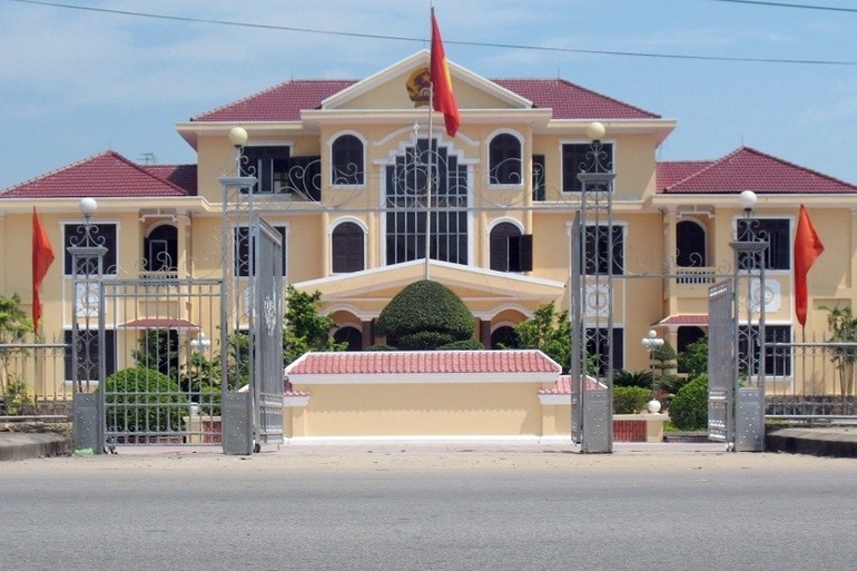 Chậm luân chuyển cán bộ giữ chức vụ quá 2 nhiệm kỳ, phòng Nội vụ nói gì? - 1 Chậm luân chuyển cán bộ giữ chức vụ quá 2 nhiệm kỳ, phòng Nội vụ nói gì? - 1