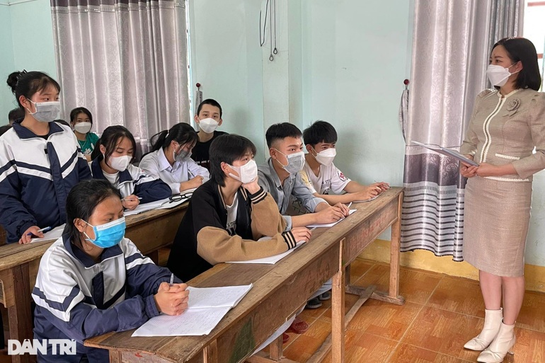 Nữ sinh trường làng đạt giải Nhất tỉnh cuộc thi Tự hào Việt Nam - 3