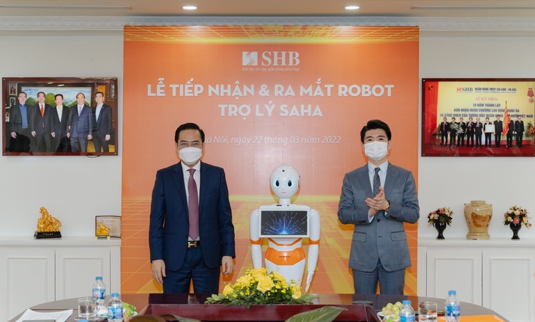 SHB đưa robot thông minh vào phục vụ giao dịch - 1