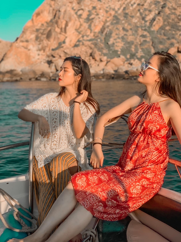 Đôi bạn xinh đẹp lái ô tô 1500 km đi du lịch miền Trung, vượt đèo xuyên đêm - 8 Đôi bạn xinh đẹp lái ô tô 1500 km đi du lịch miền Trung, vượt đèo xuyên đêm - 8
